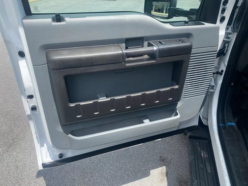 Used 2014 Ford F550 4x4 Regular Cab Super Duty image 9