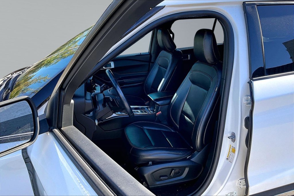 Used 2020 Ford Explorer XLT w/ Equipment Group 202A RWD image 3