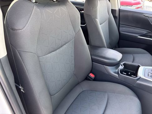 Used 2025 Toyota RAV4 XLE AWD/4WD image 36