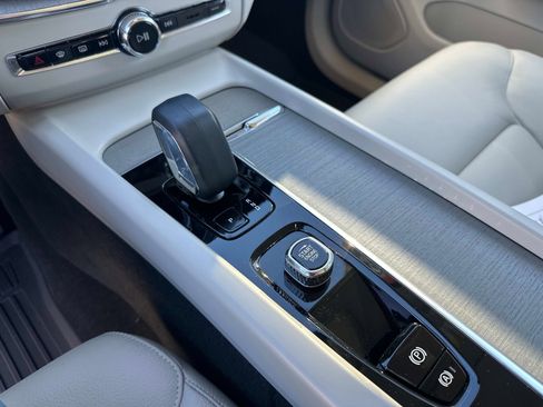 Certified 2023 Volvo XC60 B5 Plus w/ Climate Package image 22