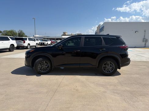 Used 2025 Nissan Rogue S FWD image 4