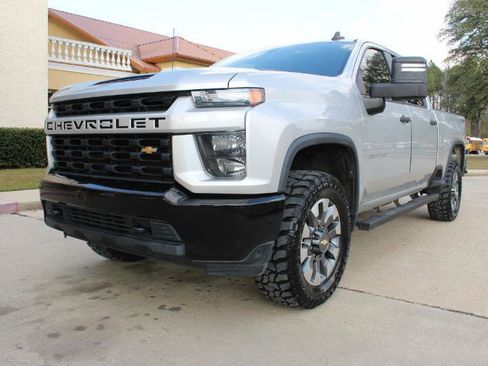 Used 2021 Chevrolet Silverado 2500 Custom w/ Custom Value Package image 9