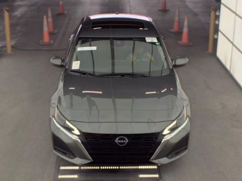 Used 2023 Nissan Altima 2.5 SV w/ SV Premium Package FWD image 2