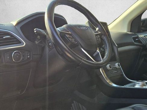 Used 2022 Ford Edge Titanium AWD/4WD image 13