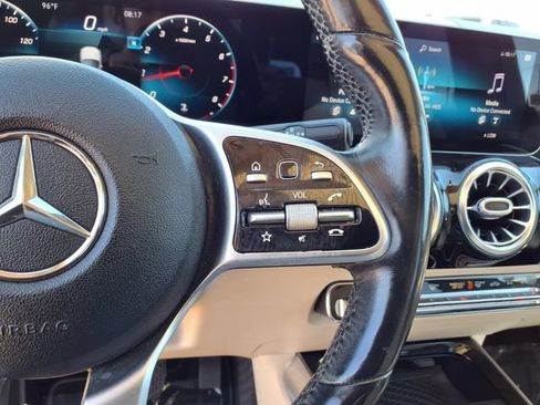 Used 2021 Mercedes-Benz GLA 250 4MATIC image 11