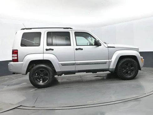 Used 2011 Jeep Liberty Sport w/ Popular Equipment Group AWD/4WD image 4