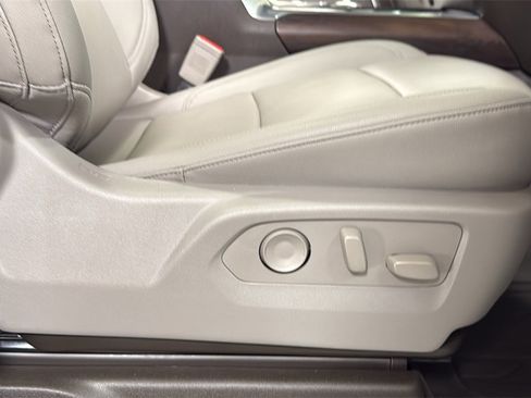 Used 2025 GMC Sierra 2500 SLT w/ SLT Premium Package image 20