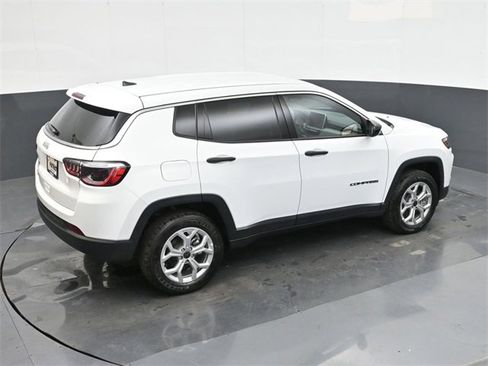 Used 2025 Jeep Compass Sport image 29