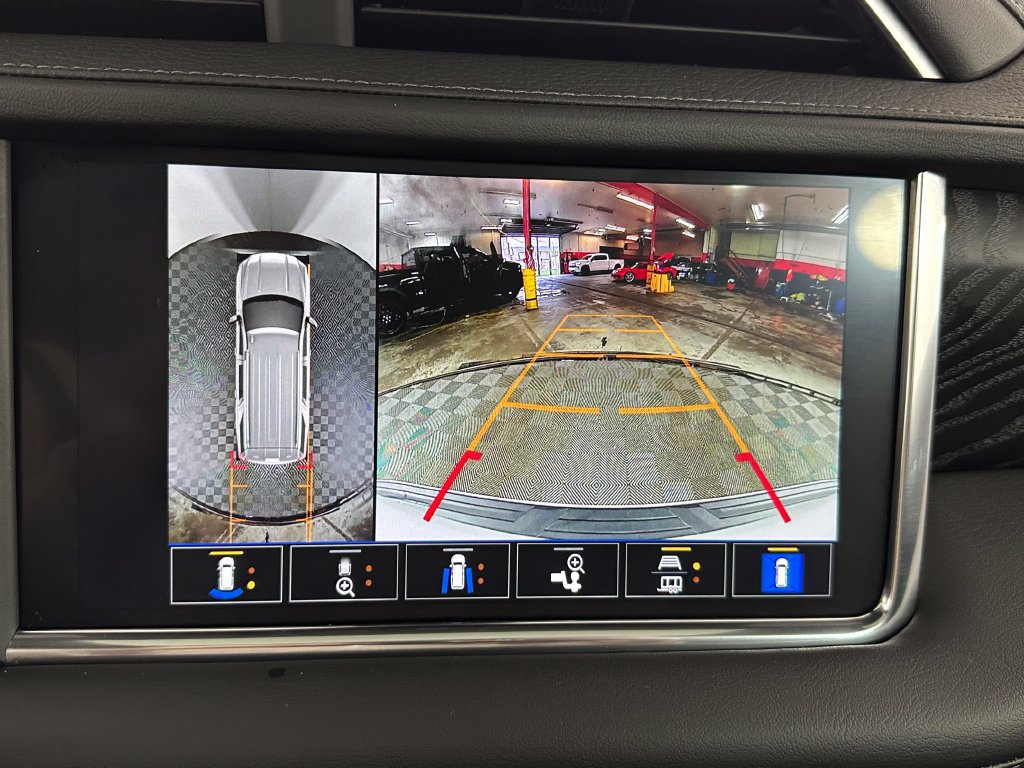 Used 2022 GMC Yukon Denali w/ Denali Ultimate Package AWD/4WD image 18