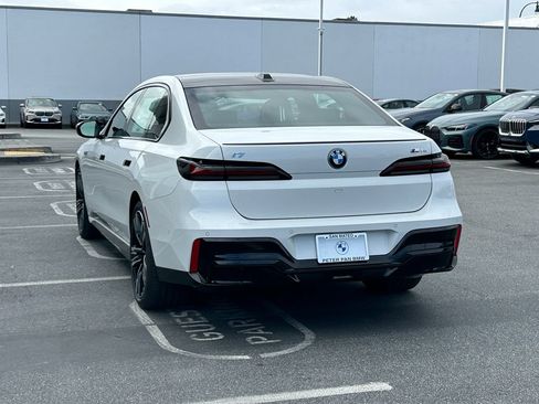 New 2026 BMW i7 M70 w/ Executive Package AWD/4WD image 3