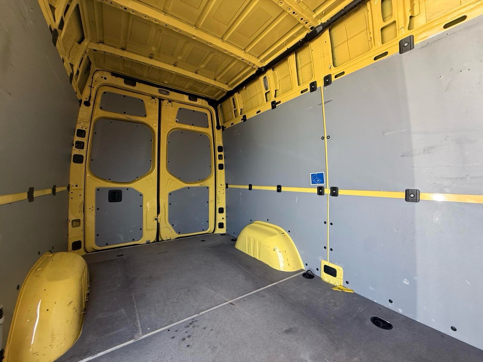 Used 2021 Mercedes-Benz Sprinter 1500 image 12