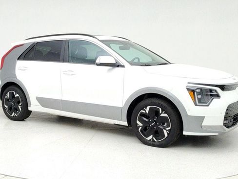 Used 2024 Kia Niro Wave w/ Wave Preserve Package image 3
