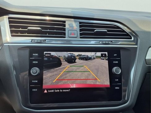 Used 2020 Volkswagen Tiguan SE AWD/4WD image 19