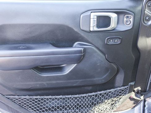 Used 2018 Jeep Wrangler Unlimited Sport S image 17