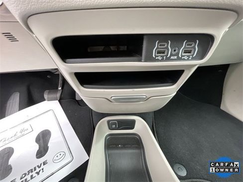 Used 2024 Chrysler Pacifica Touring-L image 21