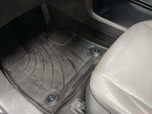 Used 2022 Toyota Sienna Limited image 17