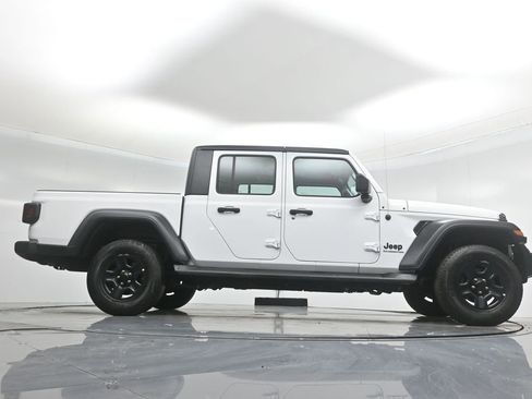Used 2020 Jeep Gladiator Sport image 45