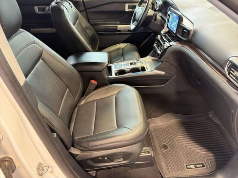 Certified 2021 Ford Explorer Limited RWD image 29