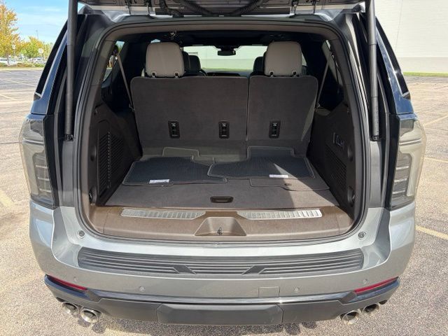 Used 2025 Chevrolet Suburban Z71 w/ Z71 Off-Road Package AWD/4WD image 19