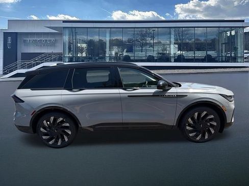 New 2026 Lincoln Nautilus Reserve w/ Jet Appearance Package AWD/4WD image 9