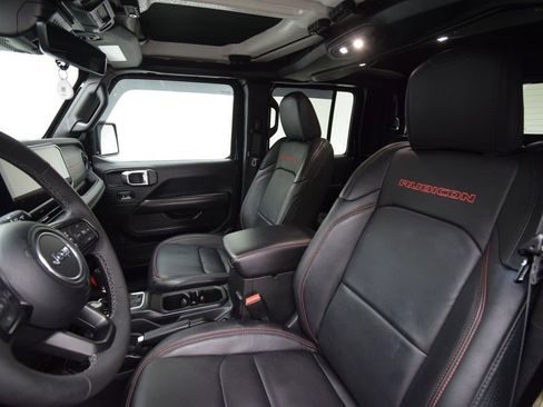 Used 2025 Jeep Gladiator Rubicon image 19