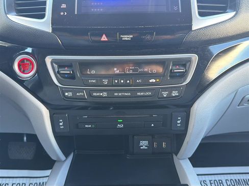 Used 2018 Honda Pilot Touring image 24