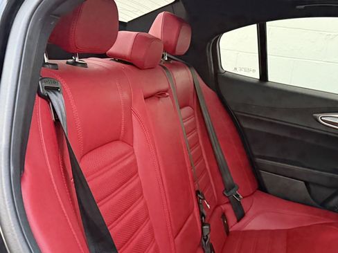 Used 2022 Alfa Romeo Giulia Veloce image 24