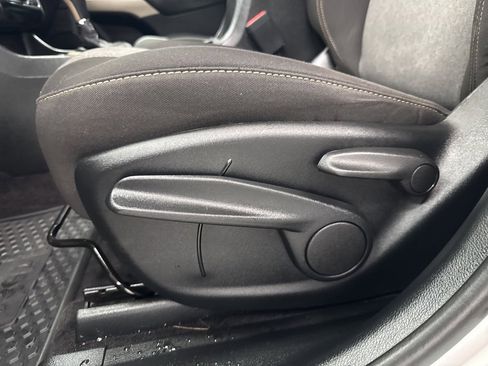 Used 2018 Jeep Cherokee Sport image 8