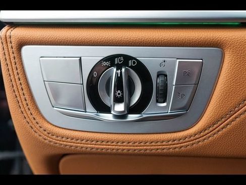 Used 2022 BMW 750i xDrive w/ Executive Package AWD/4WD image 25