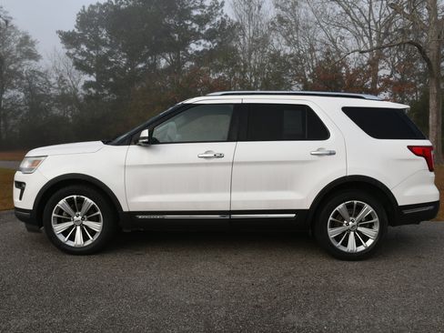 Used 2019 Ford Explorer Limited w/ Ford Safe & Smart Package image 2