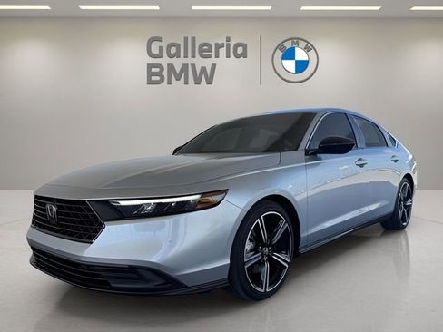 Used 2025 Honda Accord Sport image 1