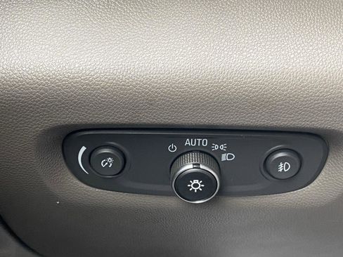 Used 2018 Chevrolet Traverse LT FWD image 13