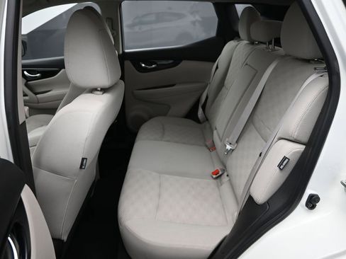 Used 2020 Nissan Rogue Sport SV image 12