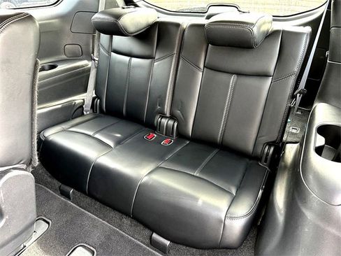 Used 2018 Nissan Pathfinder SL w/ Midnight Edition Package image 19