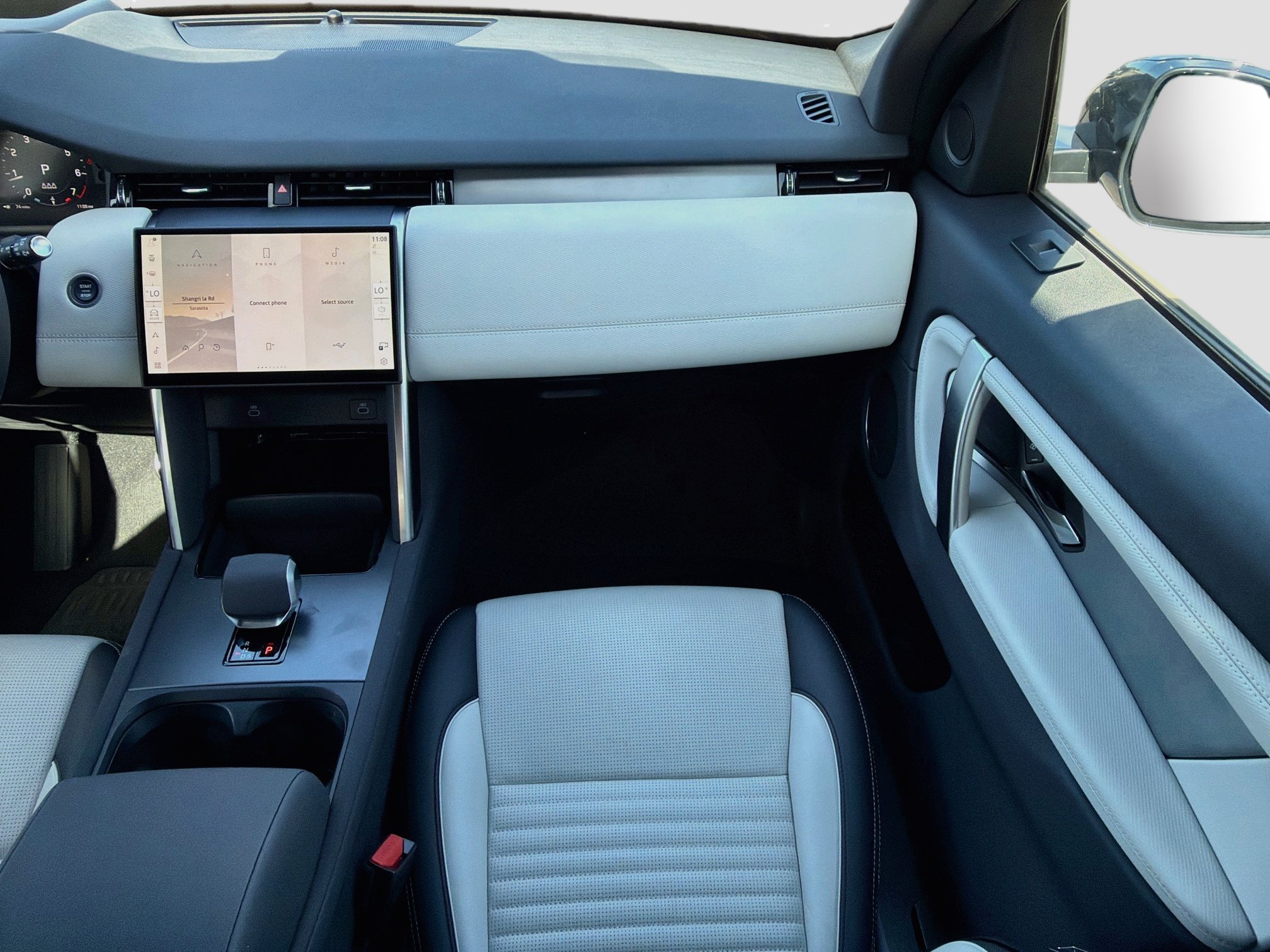 Used 2025 Land Rover Discovery Sport Dynamic SE AWD/4WD image 18