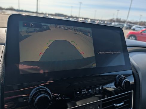 Used 2021 Nissan Armada SV image 29