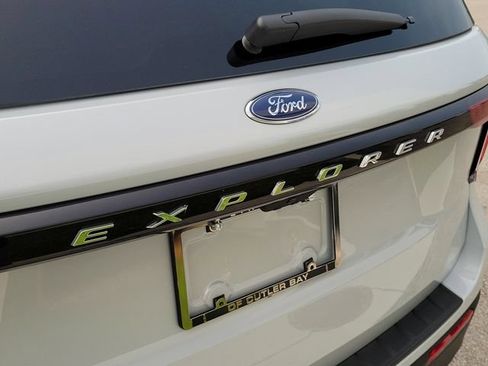 Used 2026 Ford Explorer Active RWD image 8