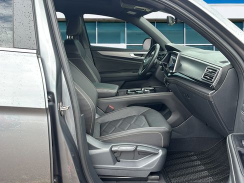 Used 2025 Volkswagen Atlas Cross Sport SE AWD/4WD image 18