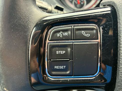 Used 2015 Dodge Grand Caravan SE FWD image 19