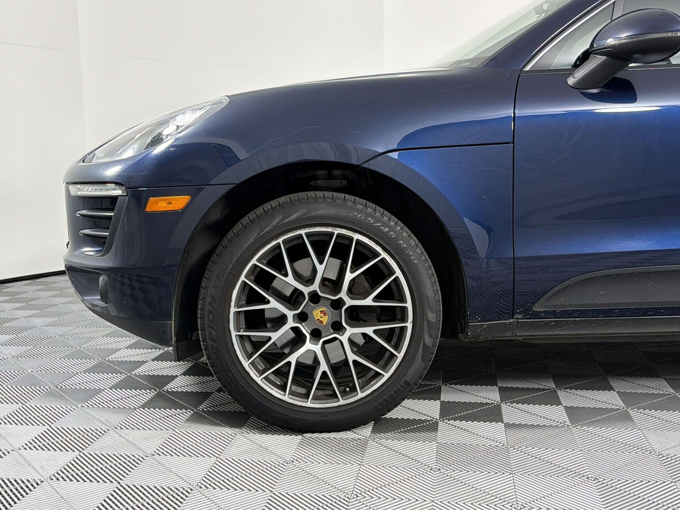 Used 2018 Porsche Macan AWD/4WD image 12