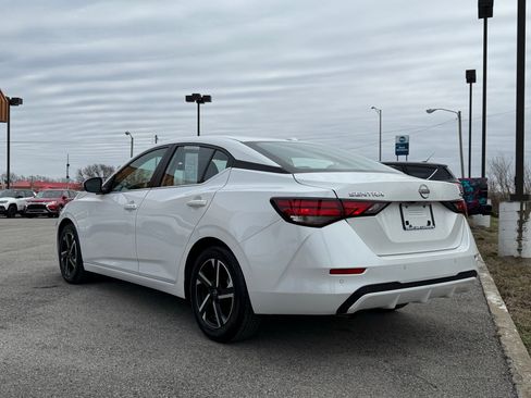 Used 2024 Nissan Sentra SV image 3