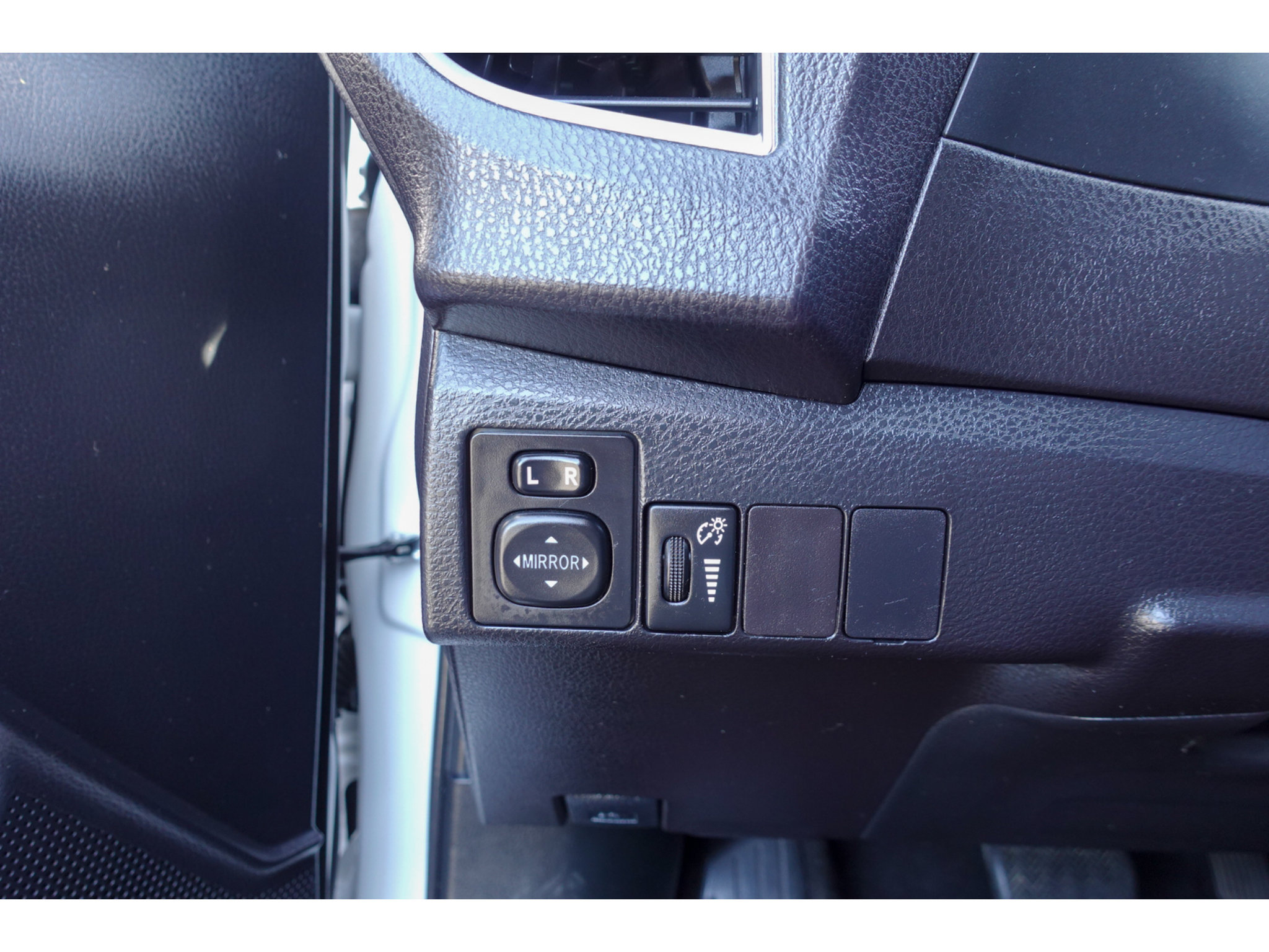 Used 2015 Toyota Corolla S Premium FWD image 12