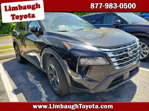 Used 2024 Nissan Rogue SV image 1