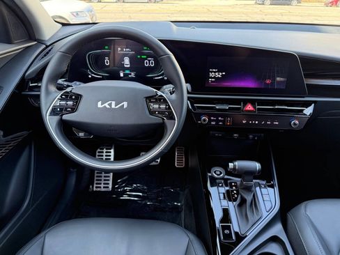 Used 2024 Kia Niro EX Touring image 26