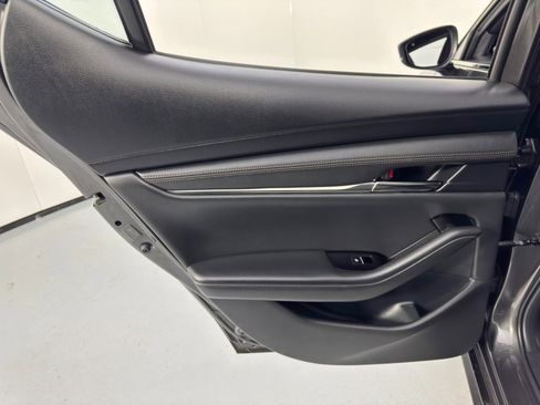 Used 2021 MAZDA MAZDA3 s image 39