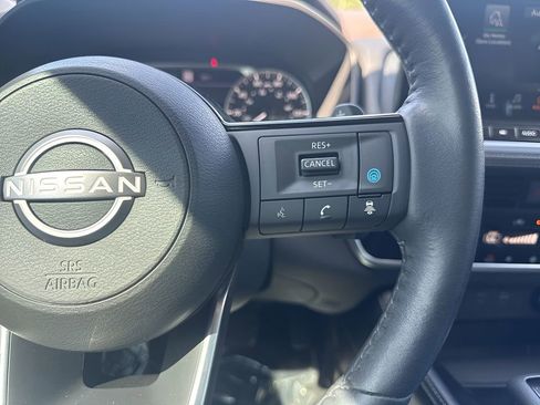 Used 2023 Nissan Rogue SL w/ SL Premium Package image 16