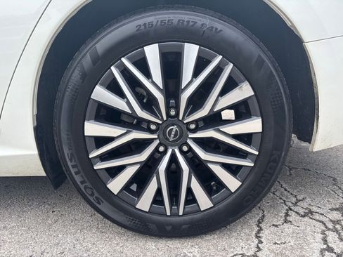 Used 2025 Nissan Altima 2.5 SV image 30