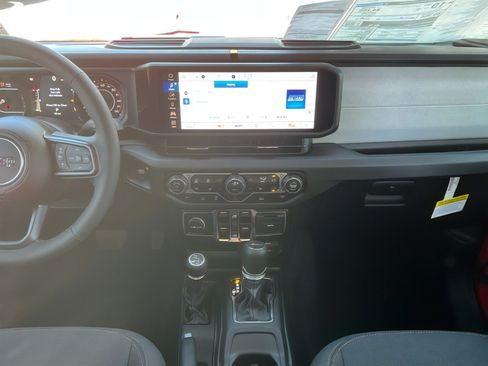 New 2025 Jeep Gladiator Sport image 15