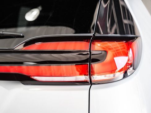 New 2026 Chrysler Pacifica Limited image 6