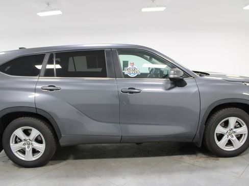 Used 2023 Toyota Highlander L AWD/4WD image 14